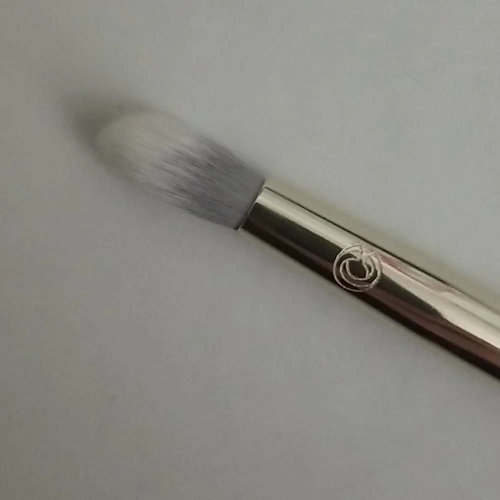Complex Culture All Over Shadow Brush